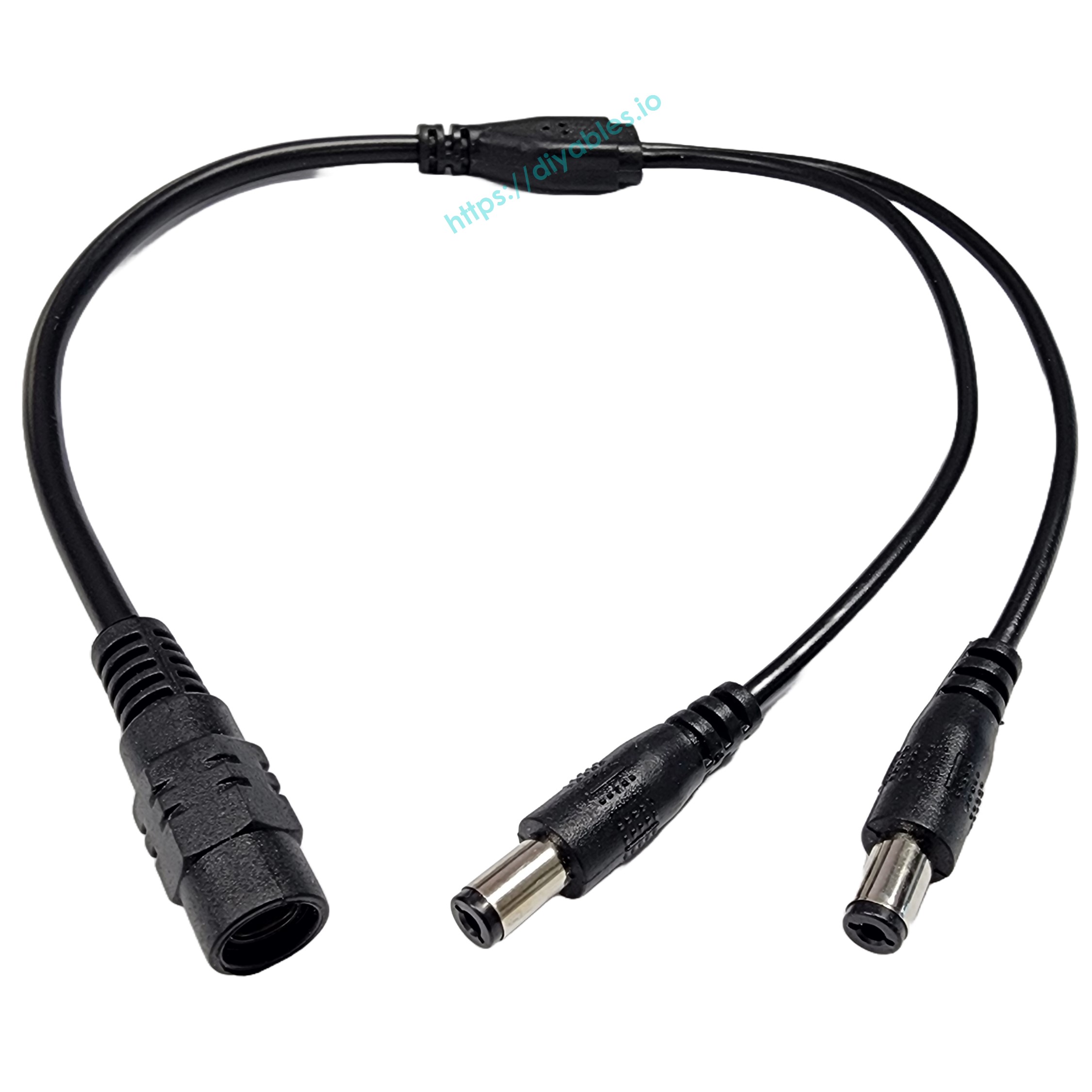 Close view of the female input jack and the two 5.5 x 2.1mm male output plugs