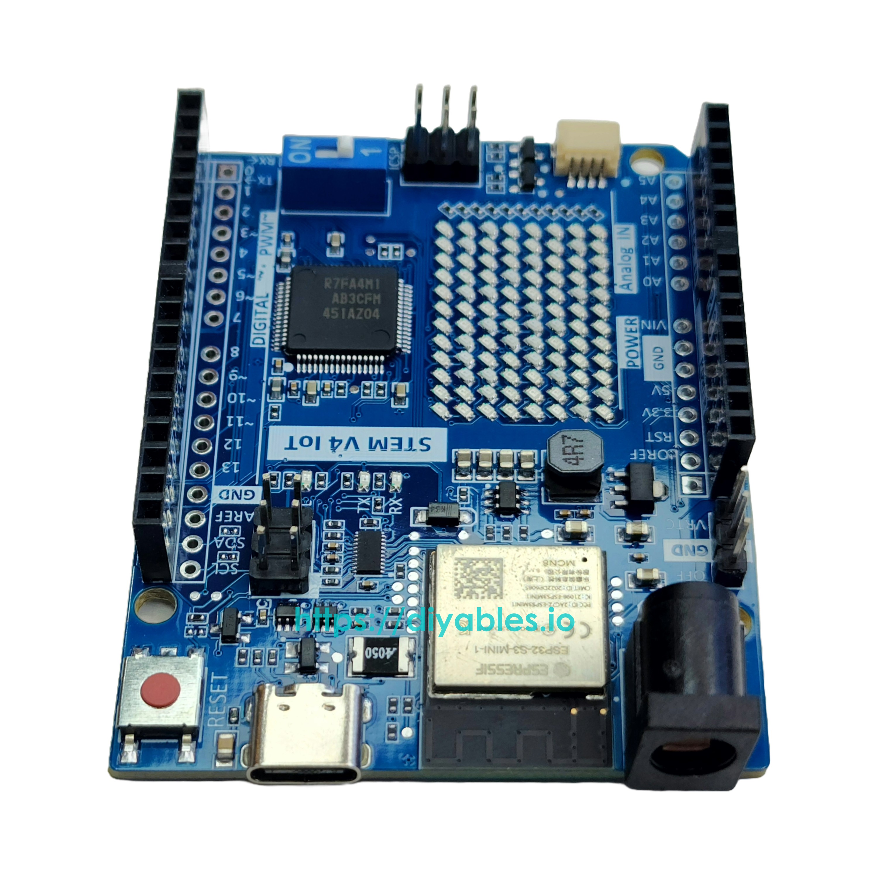 RA4M1 microcontroller board with 12x8 LED matrix and WiFi Bluetooth connectivity